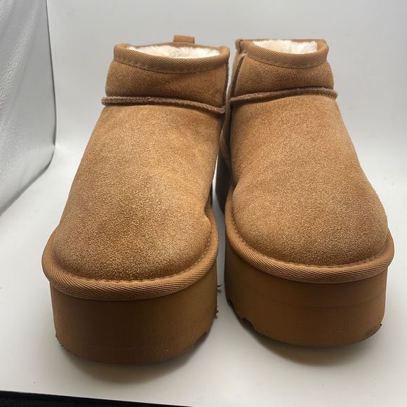 CUSHIONAIRE Women's COZY Genuine Suede pull on platform boot +Memory Foam SIZE 9 - Picture 2 of 7